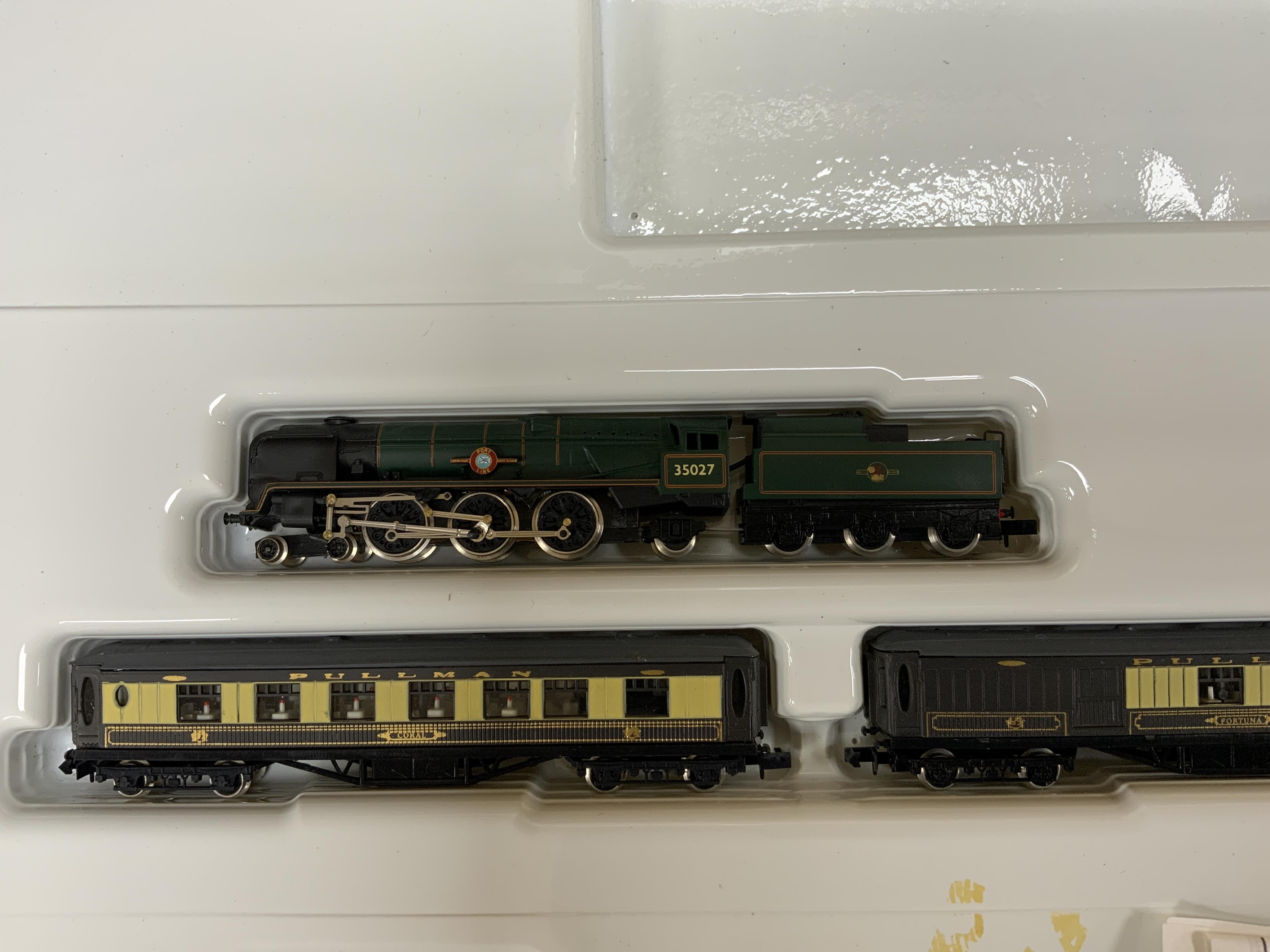 Five boxed Graham Farish N gauge railway train sets; two No.8527 Passenger Sets - ‘Capitals Limited’, two No.8526 Passenger Sets - ‘Bournemouth Belle’, and a Starter Set No.8540, all incomplete, missing track and accesso